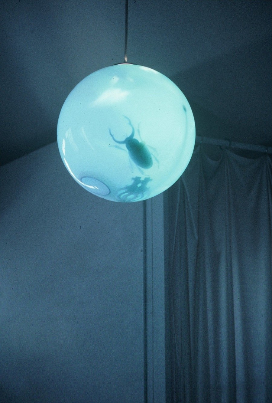 Τα γλυπτά του Χρήστου Τζίβελου εγκλωβίζουν το φως μέσα τους - Φωτογραφία 1