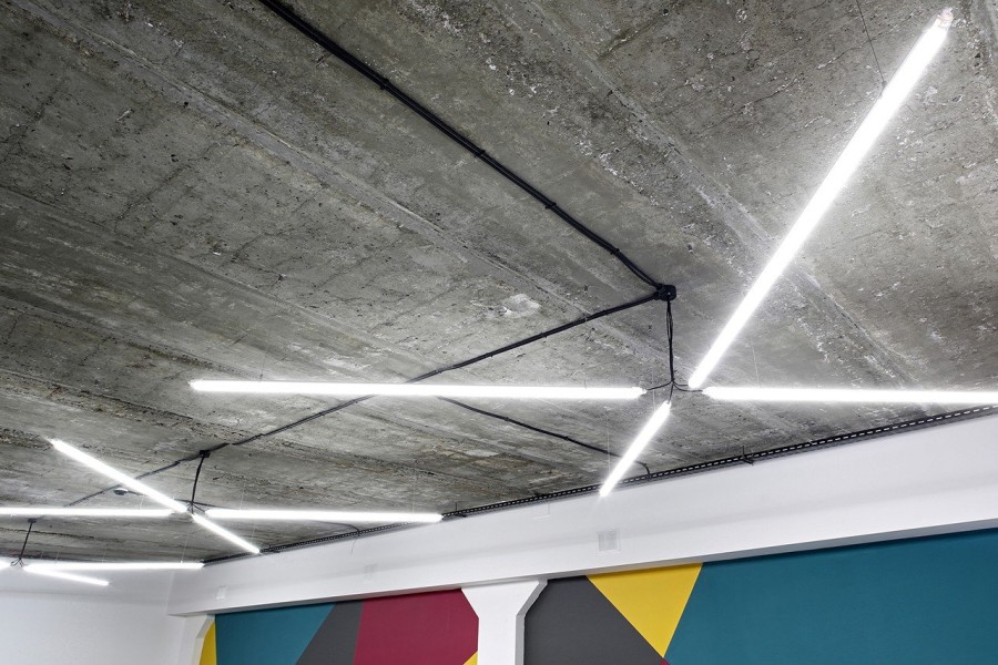 Ένας εντυπωσιακός χώρος γραφείων στην Αρμενία ποντάρει στο χρώμα- Φωτογραφία 6