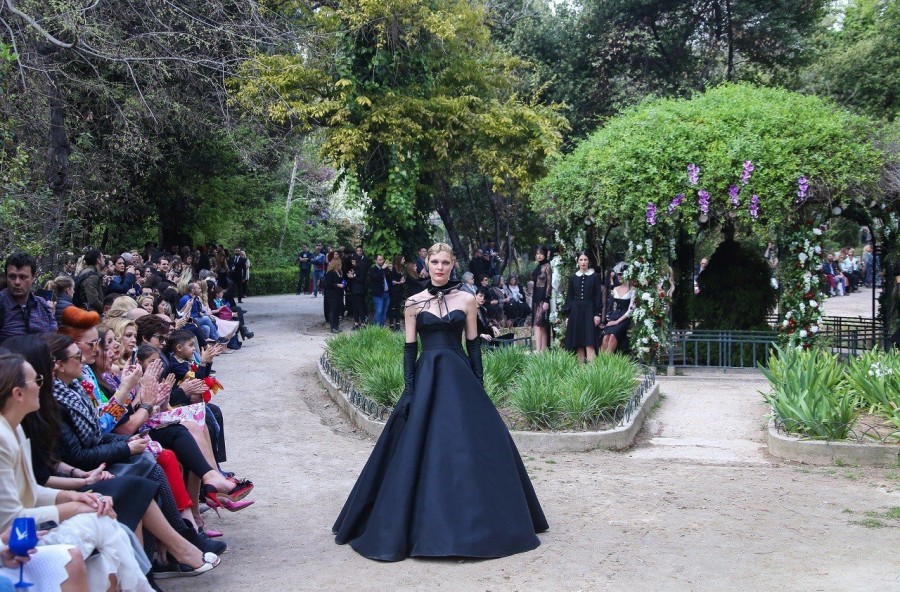 Συζητώντας με τον σχεδιαστή Βασίλη Ζούλια για την αξεπέραστη γοητεία της μόδας - Φωτογραφία 15