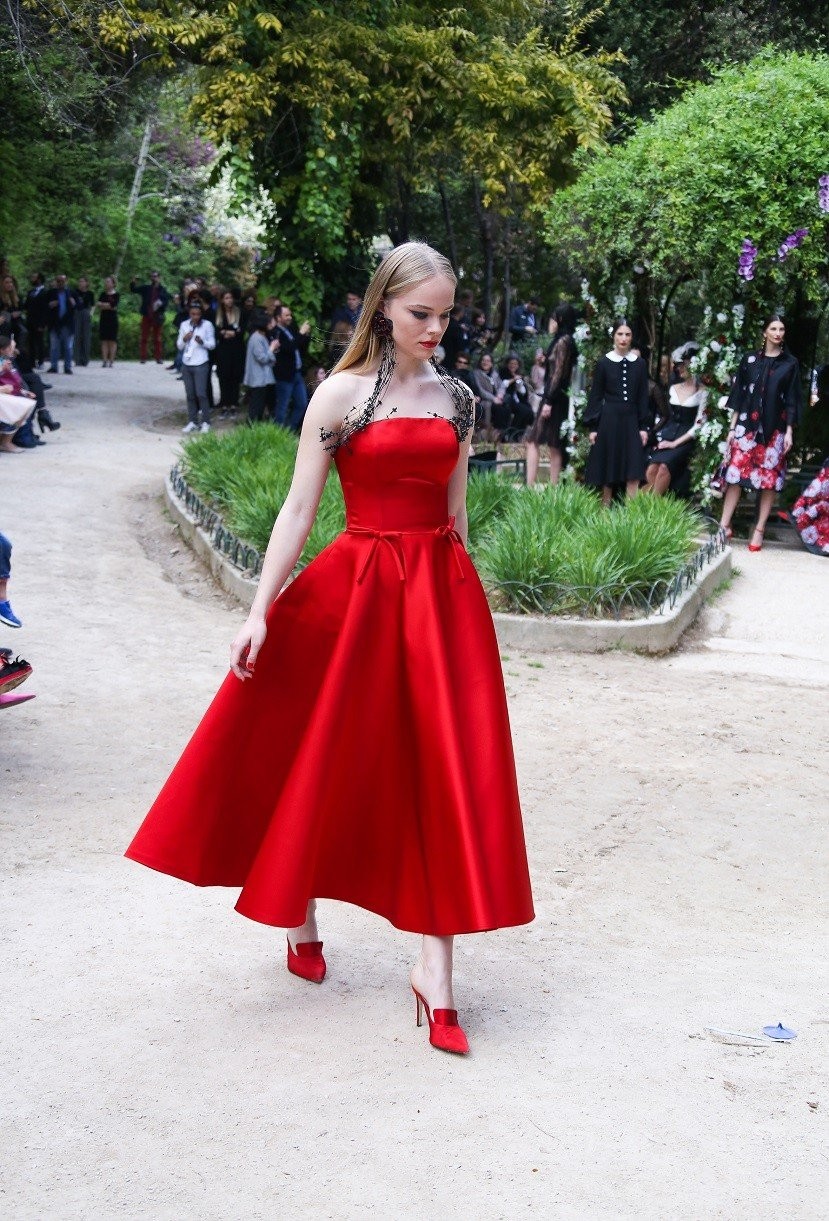 Συζητώντας με τον σχεδιαστή Βασίλη Ζούλια για την αξεπέραστη γοητεία της μόδας - Φωτογραφία 17