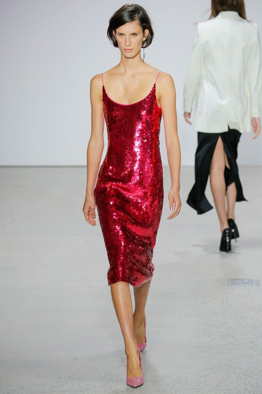 Slip dress: Δείτε τα ωραιότερα κομμάτια από τις SS 2018 πασαρέλες - Φωτογραφία 6