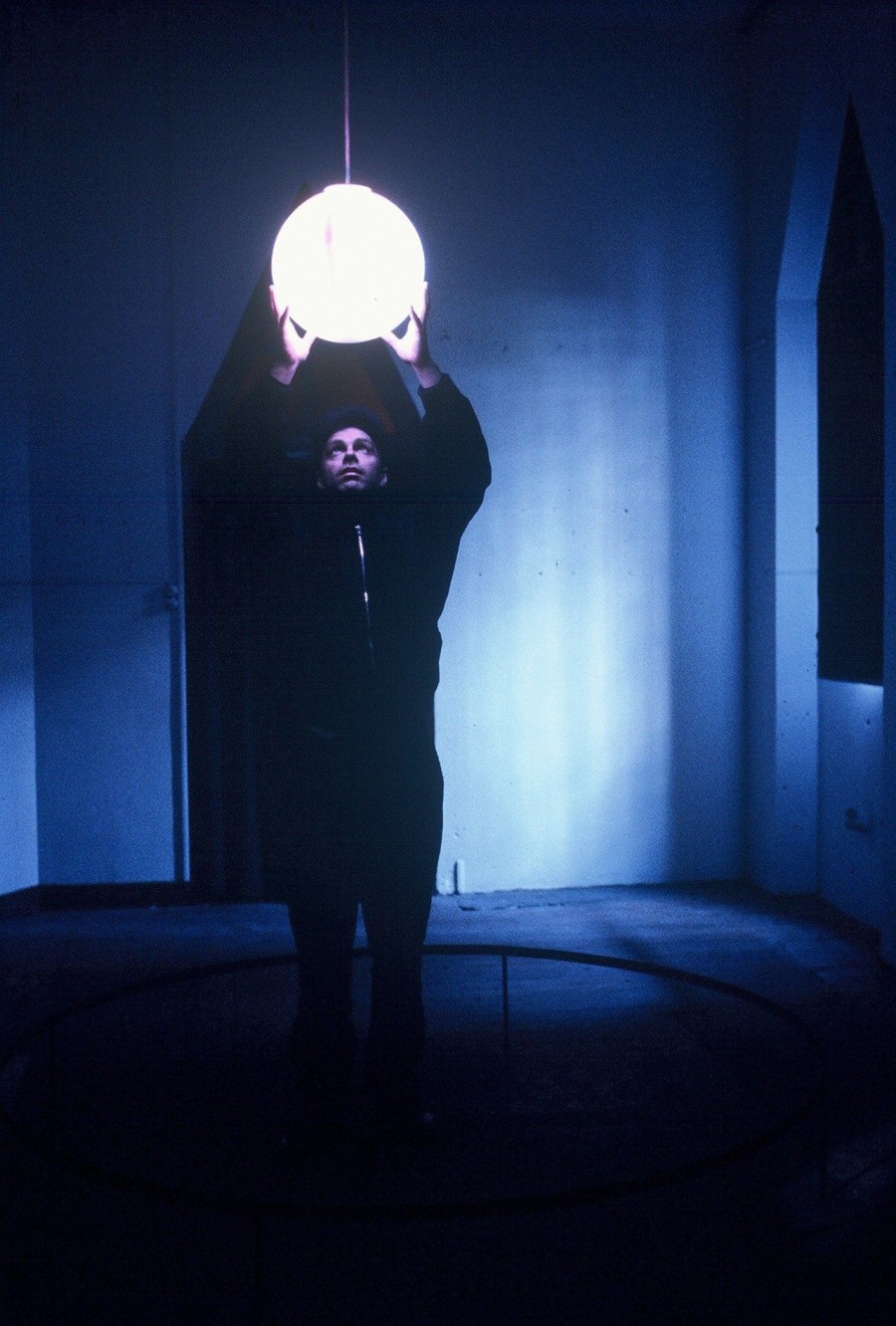 Τα γλυπτά του Χρήστου Τζίβελου εγκλωβίζουν το φως μέσα τους - Φωτογραφία 4