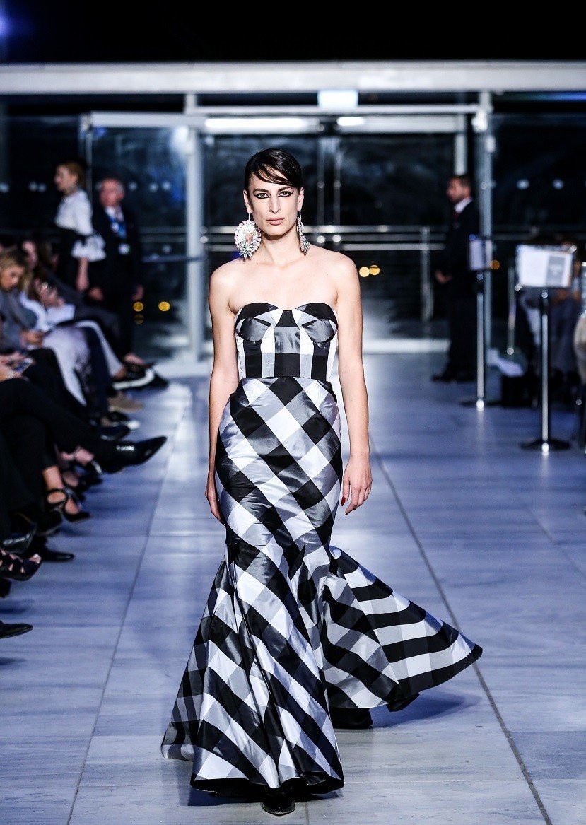 Συζητώντας με τον σχεδιαστή Βασίλη Ζούλια για την αξεπέραστη γοητεία της μόδας - Φωτογραφία 18