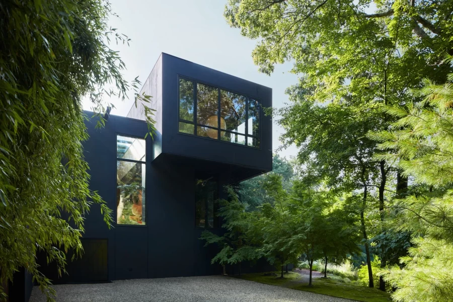 Μυηθείτε στην εξωτική ατμόσφαιρα της έπαυλης του δημοφιλούς φωτογραφικού διδύμου  Inez και Vinoodh στον οικισμό "Water Mill" - Φωτογραφία 3