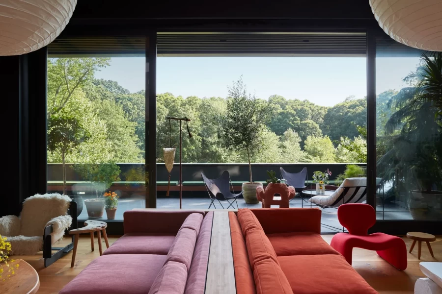 Μυηθείτε στην εξωτική ατμόσφαιρα της έπαυλης του δημοφιλούς φωτογραφικού διδύμου  Inez και Vinoodh στον οικισμό "Water Mill" - Φωτογραφία 14