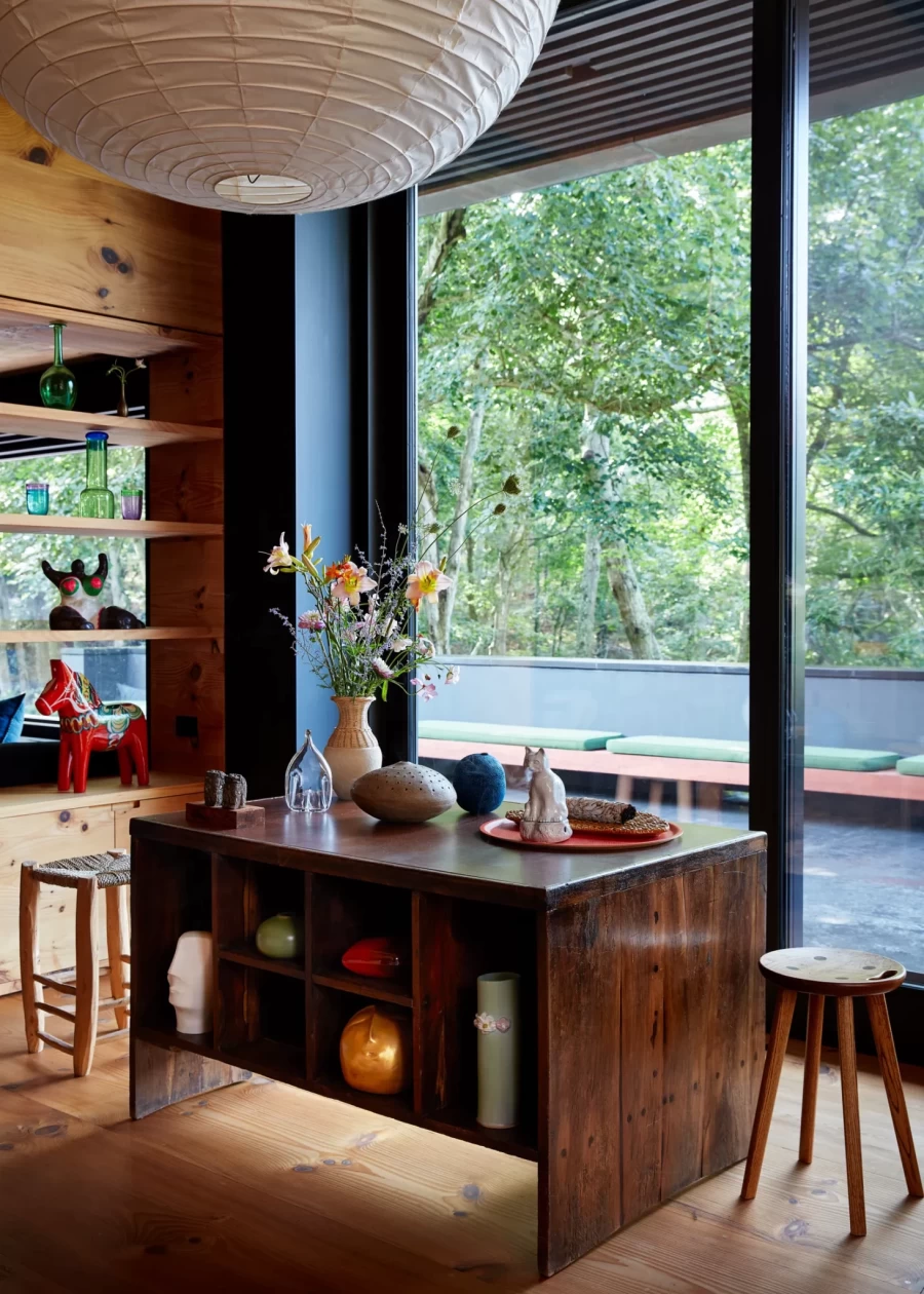 Μυηθείτε στην εξωτική ατμόσφαιρα της έπαυλης του δημοφιλούς φωτογραφικού διδύμου  Inez και Vinoodh στον οικισμό "Water Mill" - Φωτογραφία 7