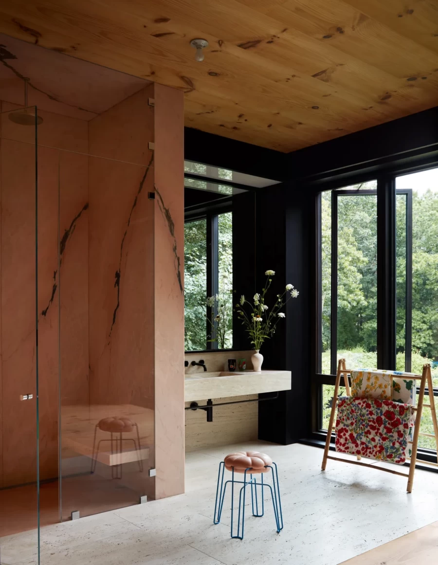 Μυηθείτε στην εξωτική ατμόσφαιρα της έπαυλης του δημοφιλούς φωτογραφικού διδύμου  Inez και Vinoodh στον οικισμό "Water Mill" - Φωτογραφία 10