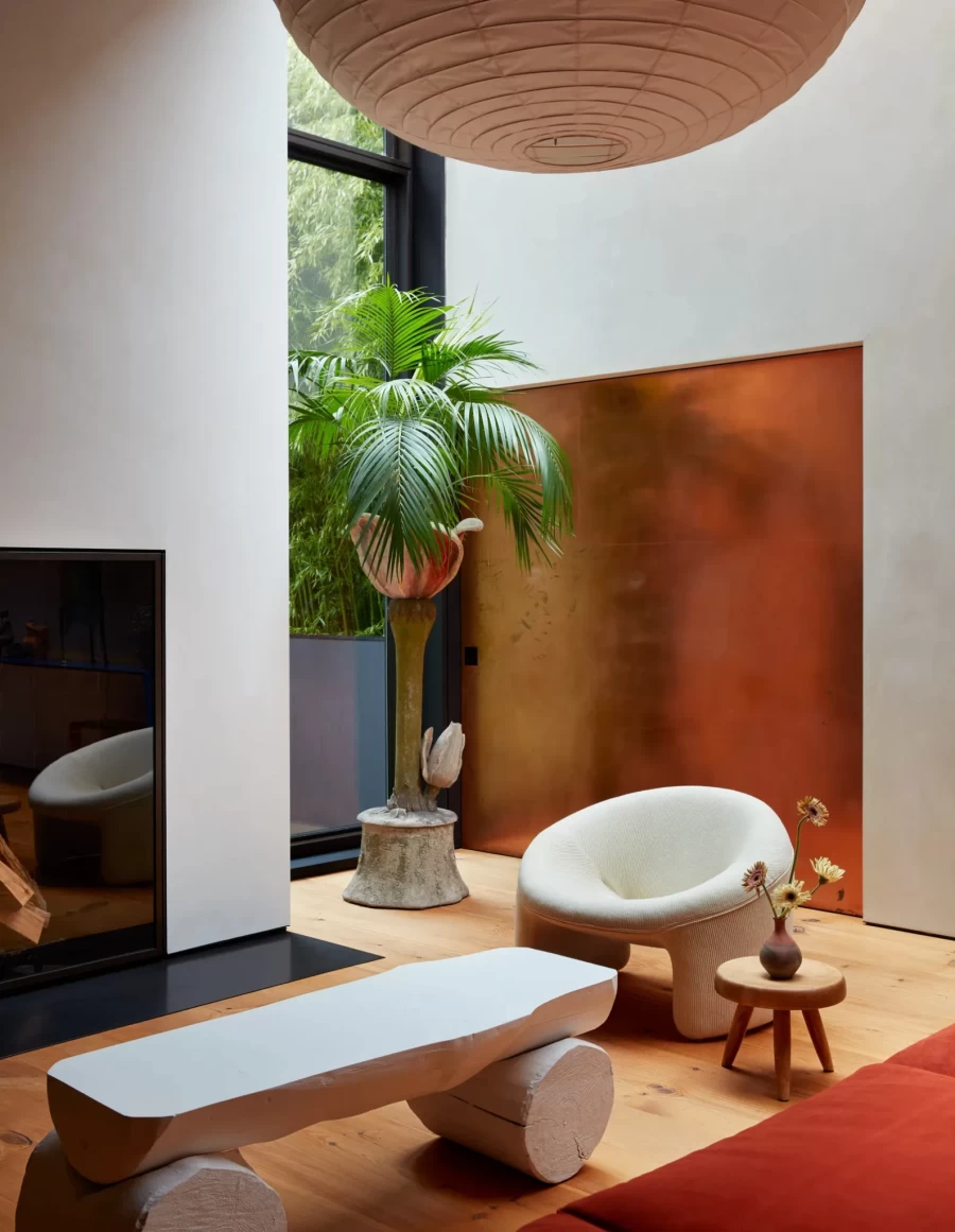 Μυηθείτε στην εξωτική ατμόσφαιρα της έπαυλης του δημοφιλούς φωτογραφικού διδύμου  Inez και Vinoodh στον οικισμό "Water Mill" - Φωτογραφία 15