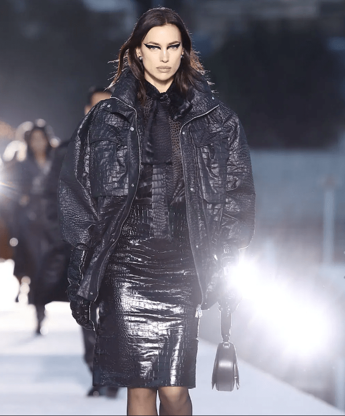 Η Donatella Versace απογείωσε την έννοια του luxurious στο show στο Los Angeles  - Φωτογραφία 8