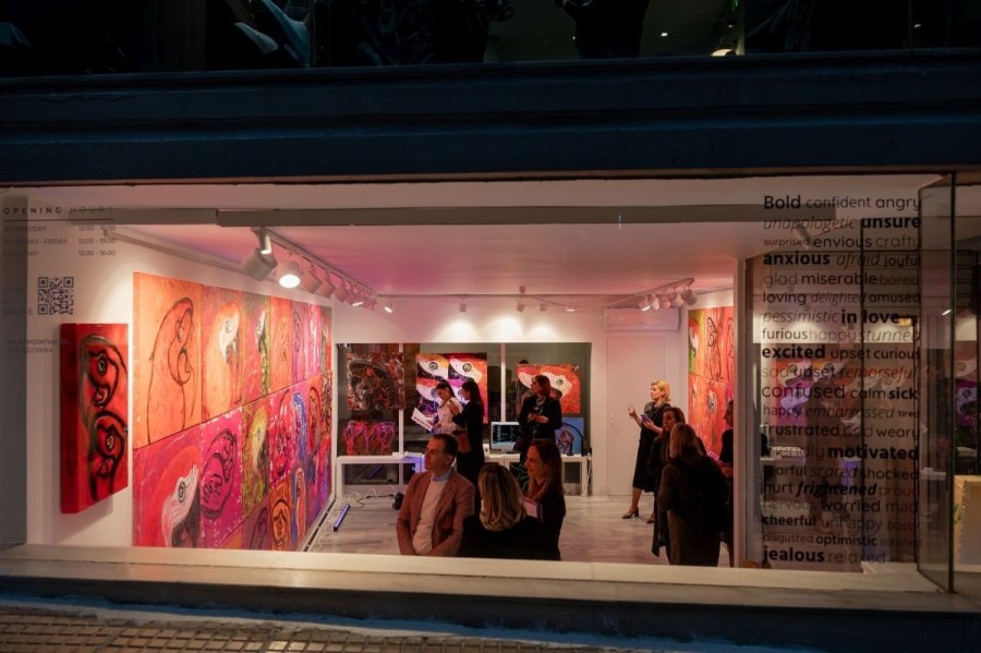 «Πορτραίτα συναισθημάτων»: Στο opening της εμπνευσμένης έκθεσης της Χριστίνας Λάππα στο Κολωνάκι - Φωτογραφία 19