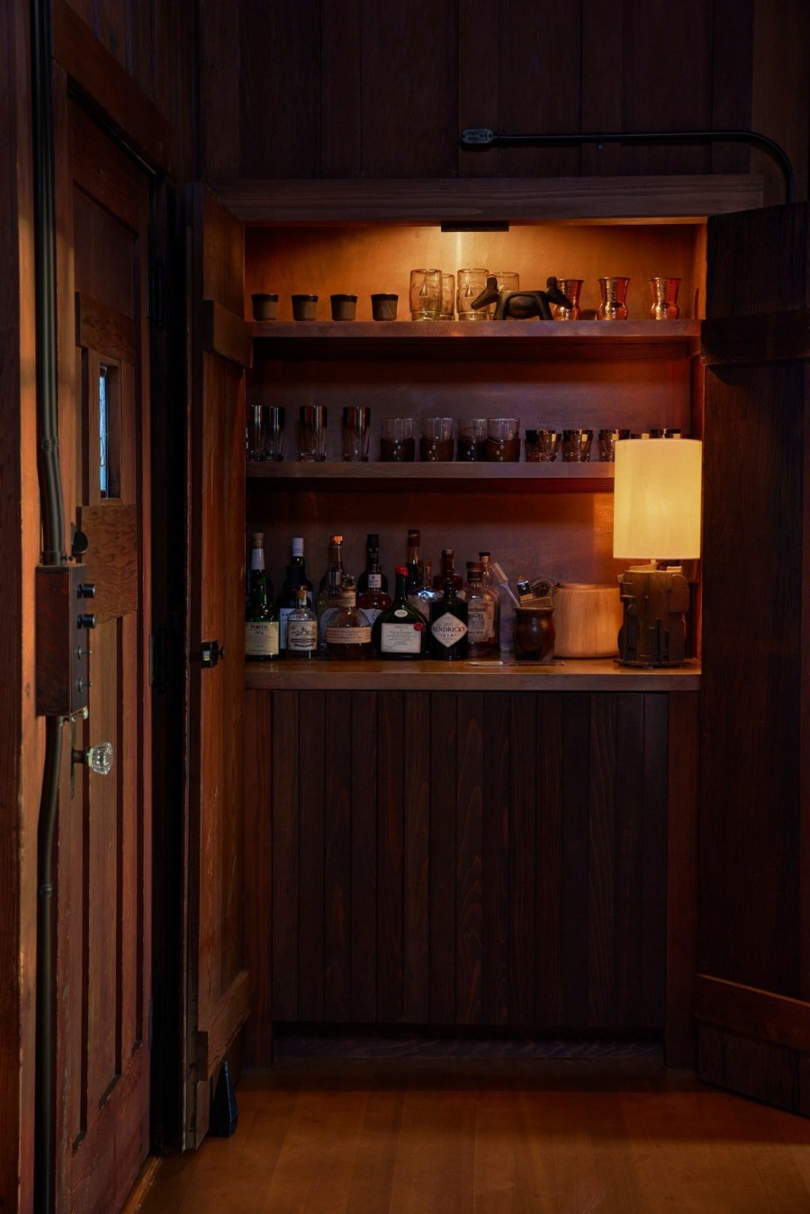 Περιηγηθείτε σε μια γοητευτική ξύλινη κατοικία στο Laguna Beach της Καλιφόρνια - Φωτογραφία 1