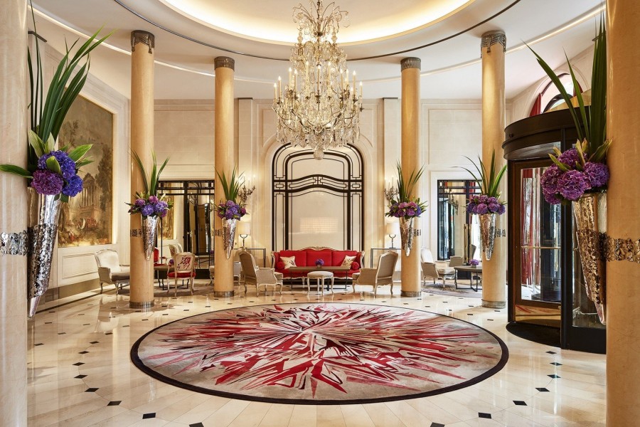 Hôtel Plaza Athénée: Το εμβληματικό ξενοδοχείο - παλάτι της Avenue Montaigne έχει επέτειο - Φωτογραφία 1