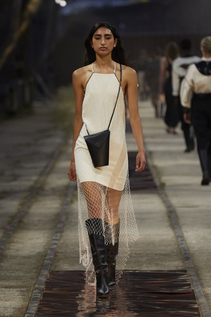 Tο επετειακό runway του Zeus+Δione υποδέχθηκε πλήθος καλεσμένων με φόντο το ιστορικό μνημείο της ναυτιλίας “Hellas Liberty”- Φωτογραφία 25
