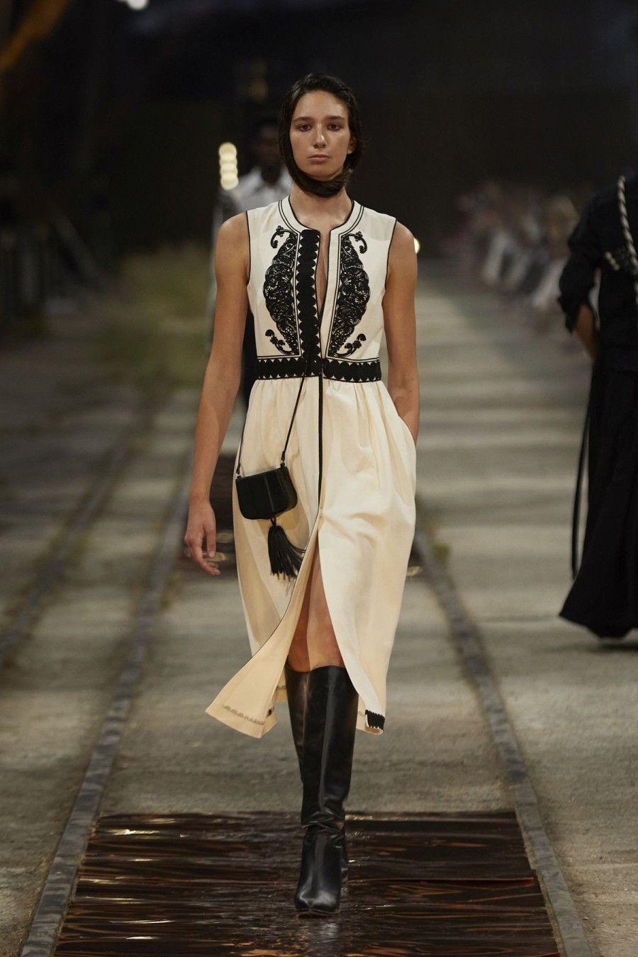 Tο επετειακό runway του Zeus+Δione υποδέχθηκε πλήθος καλεσμένων με φόντο το ιστορικό μνημείο της ναυτιλίας “Hellas Liberty”- Φωτογραφία 18
