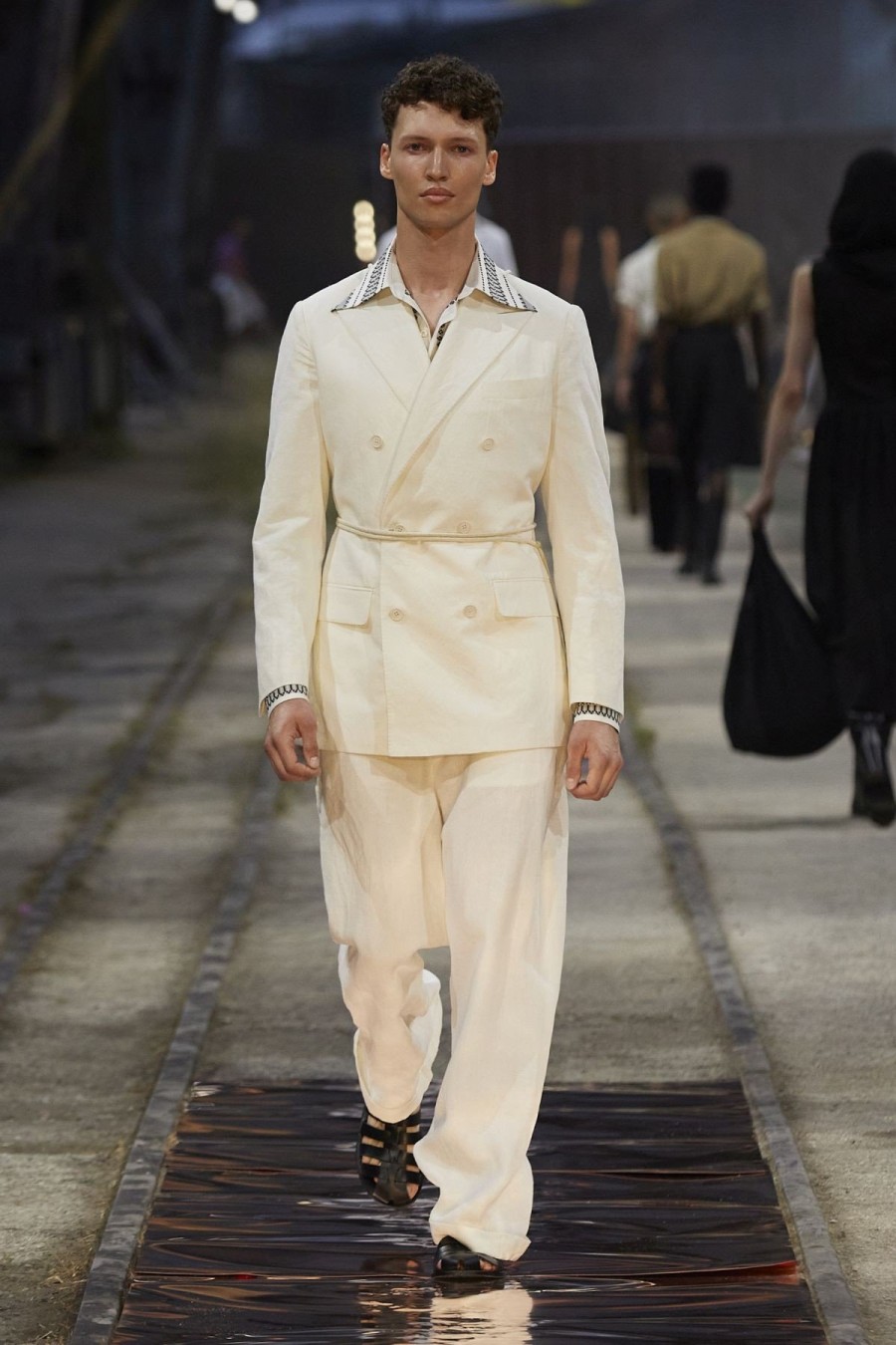 Tο επετειακό runway του Zeus+Δione υποδέχθηκε πλήθος καλεσμένων με φόντο το ιστορικό μνημείο της ναυτιλίας “Hellas Liberty”- Φωτογραφία 8