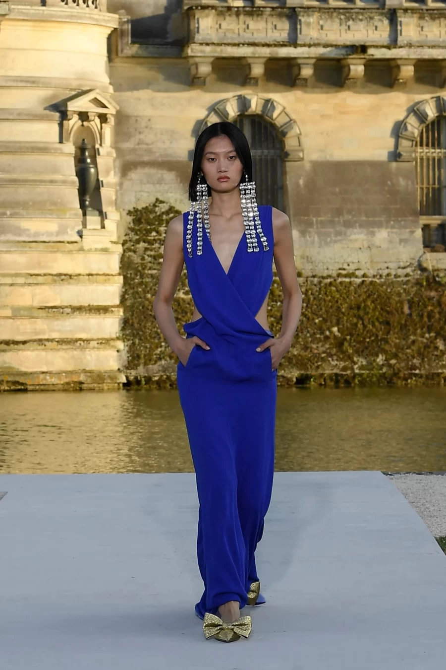 Valentino couture: Με βάση την παράδοξη απλότητα τα κομμάτια έμοιαζαν σαν να «αιωρούνται»- Φωτογραφία 4