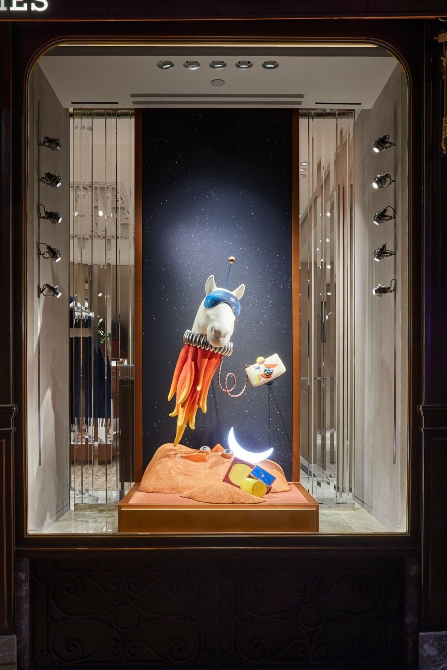 Oι νέες βιτρίνες του οίκου Hermès με τίτλο Life on Mars είναι πέρα από κάθε φαντασία - Φωτογραφία 14