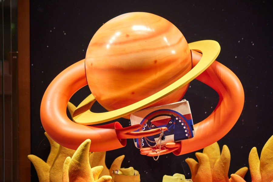 Oι νέες βιτρίνες του οίκου Hermès με τίτλο Life on Mars είναι πέρα από κάθε φαντασία - Φωτογραφία 10