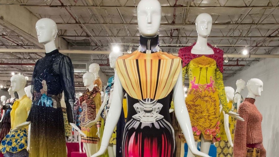 Η πρώτη καλειδοσκοπική έκθεση της Mary Katrantzou στο Dallas - Φωτογραφία 3