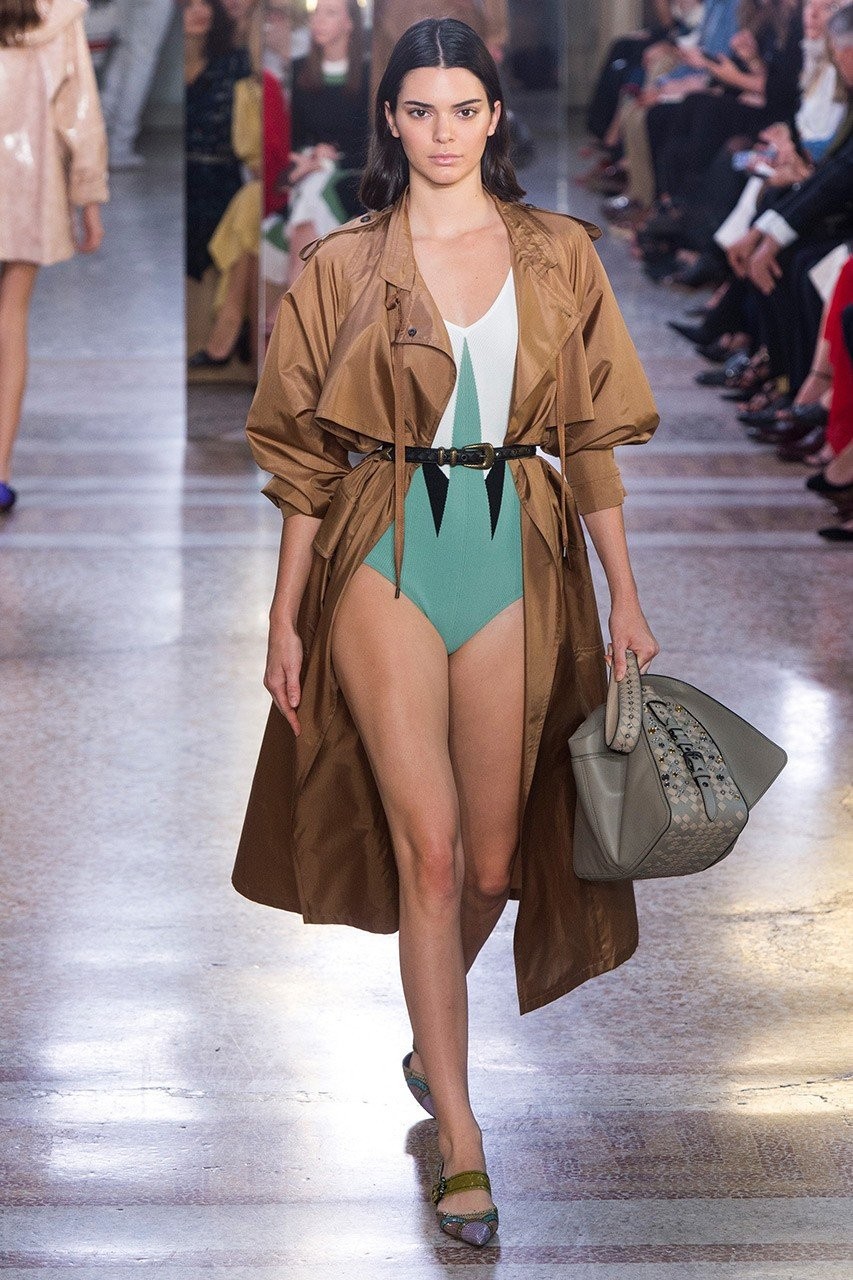 Trench Coat: Το all time classic κομμάτι της γυναικείας ντουλάπας- Φωτογραφία 6