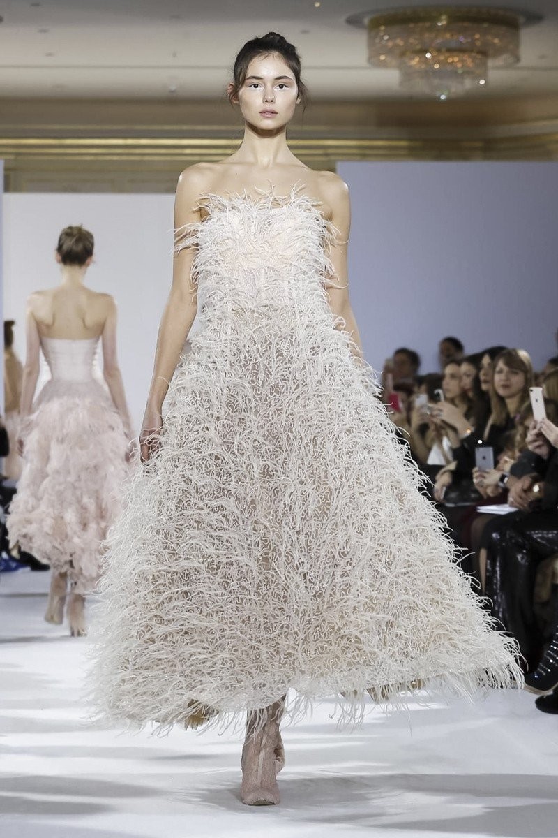 Η ονειρική επίδειξη Celia Kritharioti στην Haute Couture Fashion Week- Φωτογραφία 9