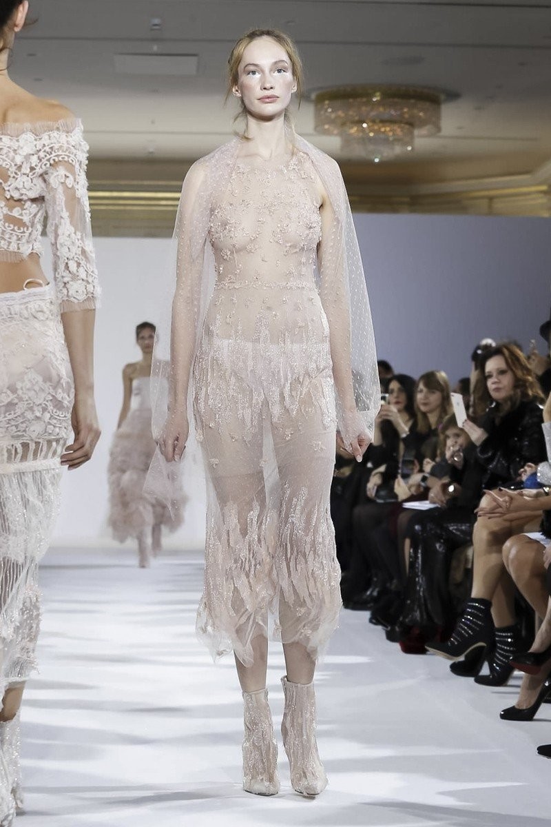 Η ονειρική επίδειξη Celia Kritharioti στην Haute Couture Fashion Week- Φωτογραφία 19