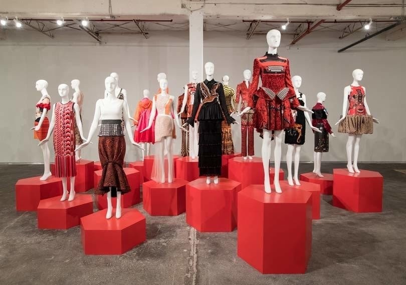 Η πρώτη καλειδοσκοπική έκθεση της Mary Katrantzou στο Dallas - Φωτογραφία 4