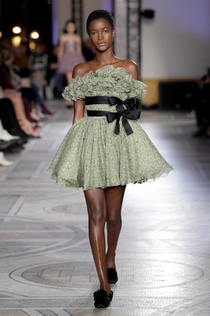 Το παραμυθένιο show υψηλής ραπτικής του Giambattista Valli - Φωτογραφία 12