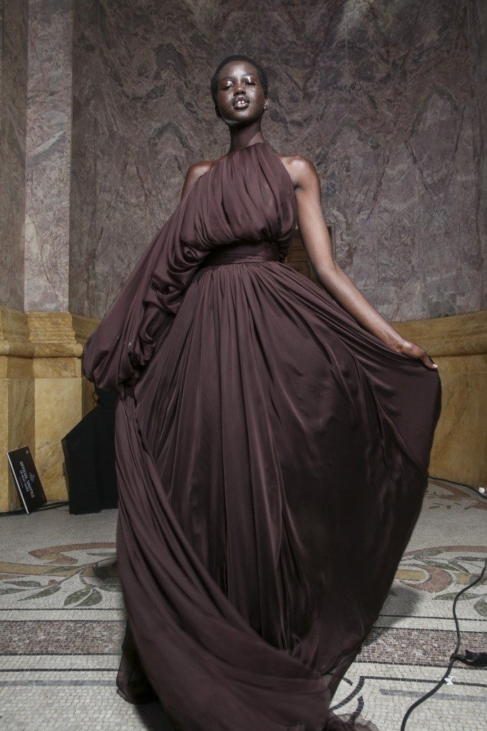 Το παραμυθένιο show υψηλής ραπτικής του Giambattista Valli - Φωτογραφία 1