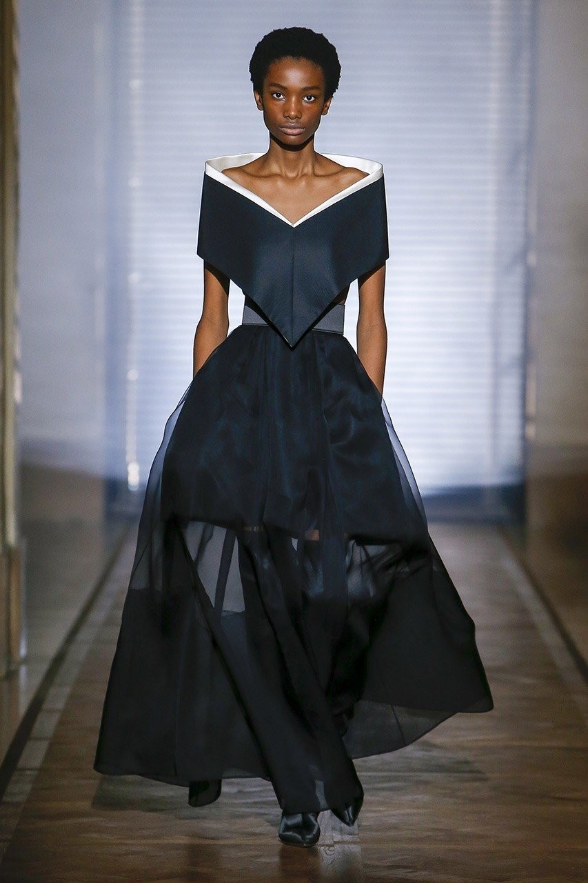 Δυναμισμός και tailoring στην haute couture συλλογή του Givenchy - Φωτογραφία 12
