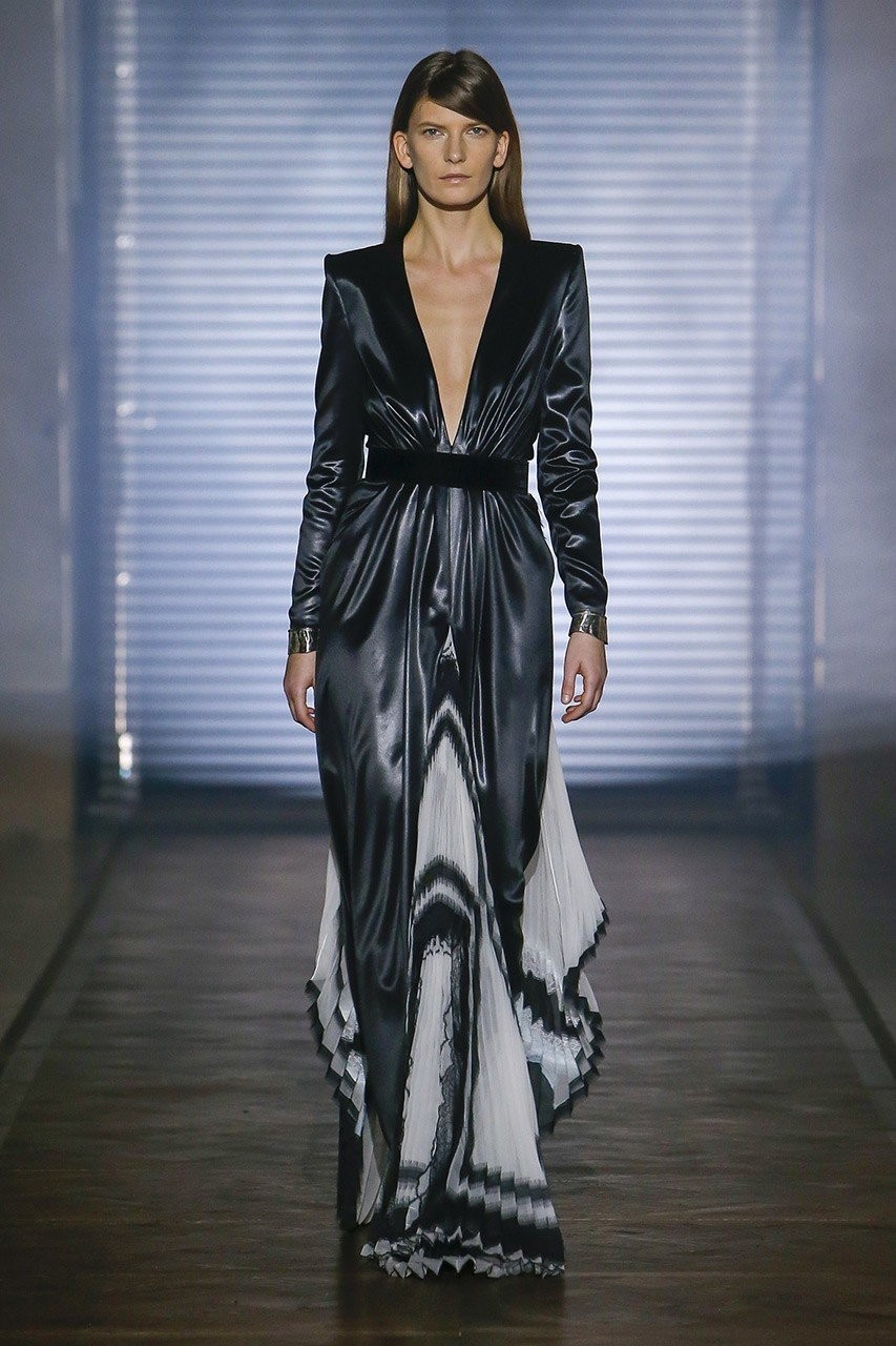 Δυναμισμός και tailoring στην haute couture συλλογή του Givenchy - Φωτογραφία 32