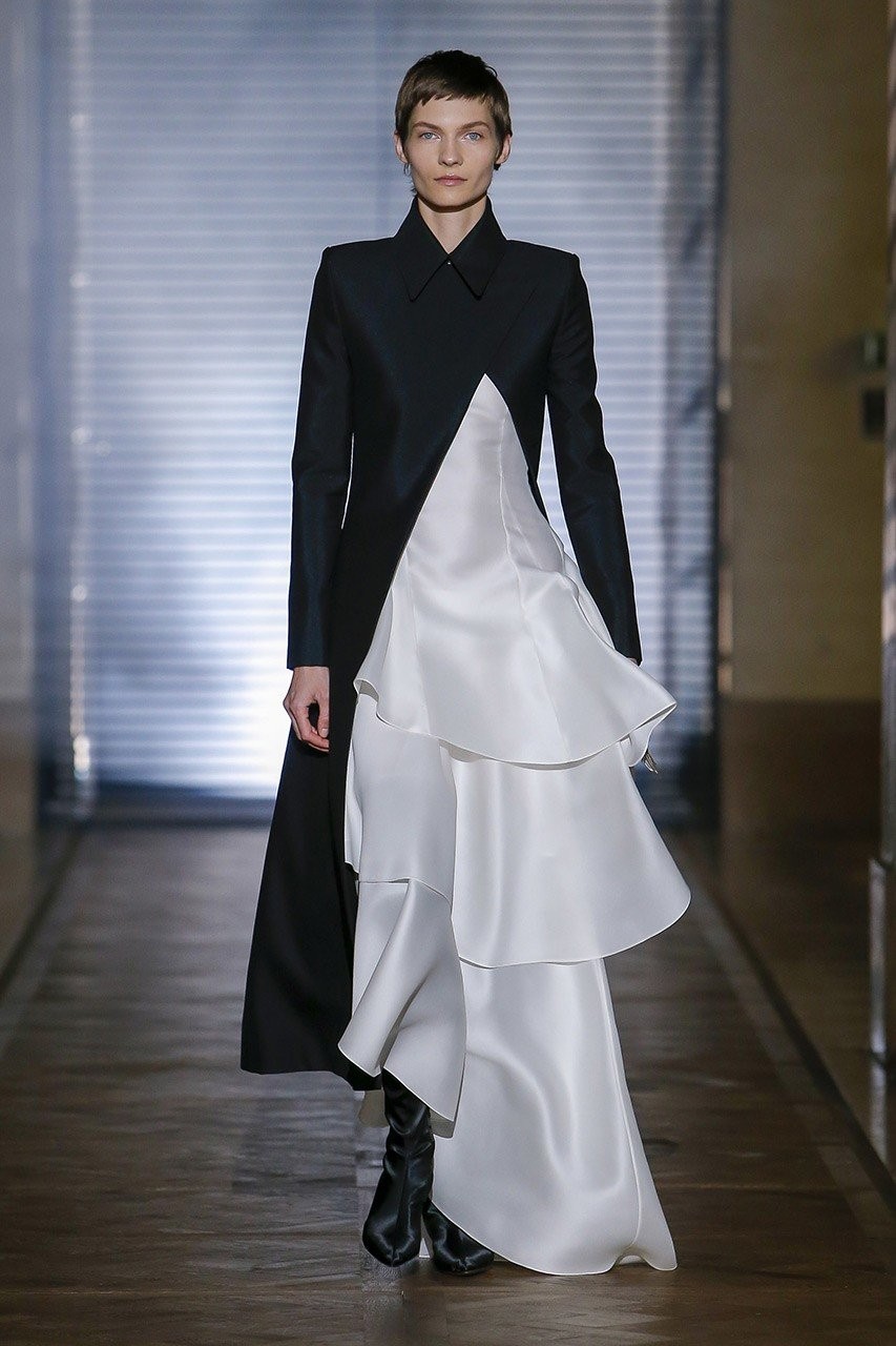 Δυναμισμός και tailoring στην haute couture συλλογή του Givenchy - Φωτογραφία 34