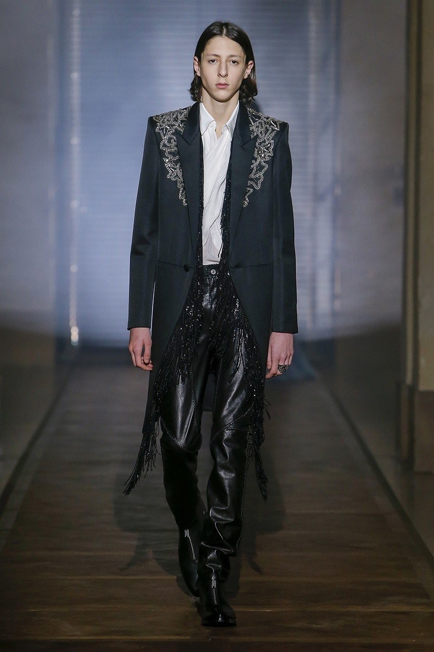 Δυναμισμός και tailoring στην haute couture συλλογή του Givenchy - Φωτογραφία 39