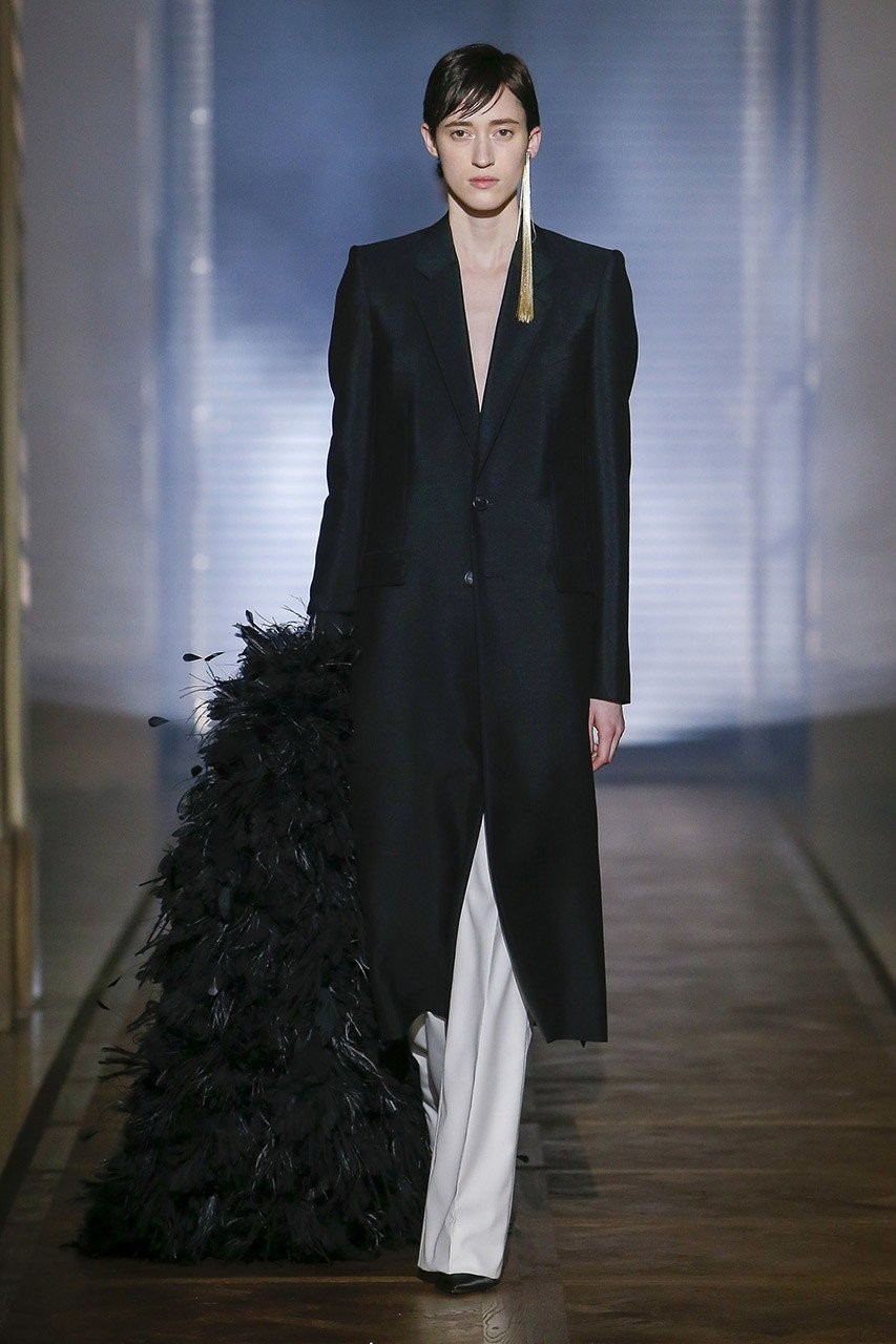 Δυναμισμός και tailoring στην haute couture συλλογή του Givenchy - Φωτογραφία 5