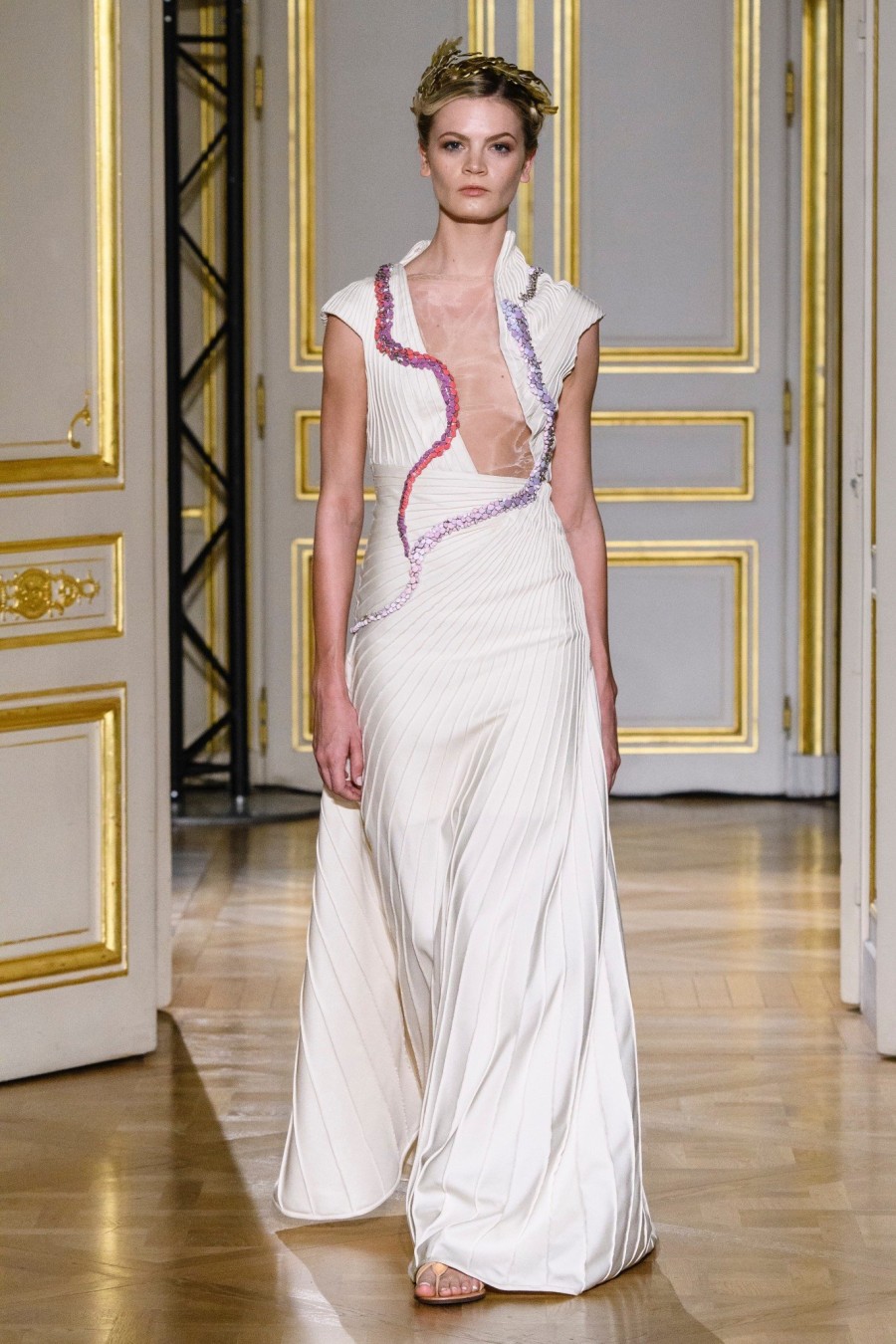 Άρωμα αρχαίας Ελλάδας έφερε ο Laskaris στην Haute Couture Fashion Week - Φωτογραφία 5