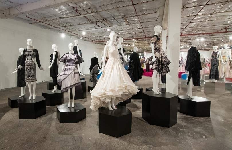 Η πρώτη καλειδοσκοπική έκθεση της Mary Katrantzou στο Dallas - Φωτογραφία 1
