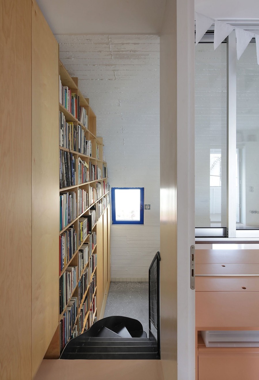 Ένα ιδιαίτερο αρχιτεκτονικό δημιούργημα στα Πετράλωνα προσφέρει μια ξεχωριστή εμπειρία σπιτιού- Φωτογραφία 3