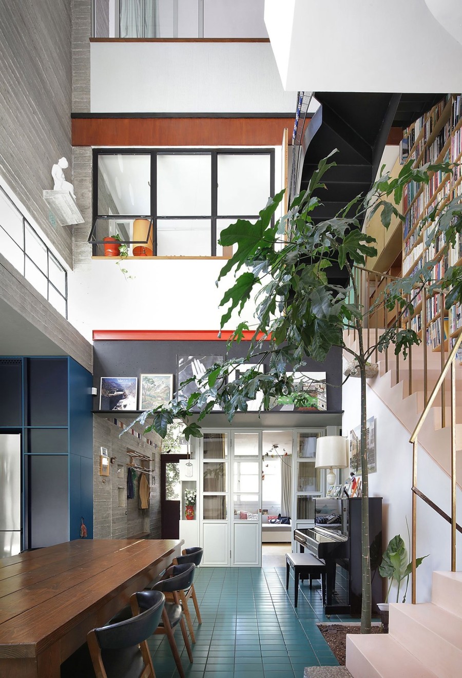 Ένα ιδιαίτερο αρχιτεκτονικό δημιούργημα στα Πετράλωνα προσφέρει μια ξεχωριστή εμπειρία σπιτιού- Φωτογραφία 9