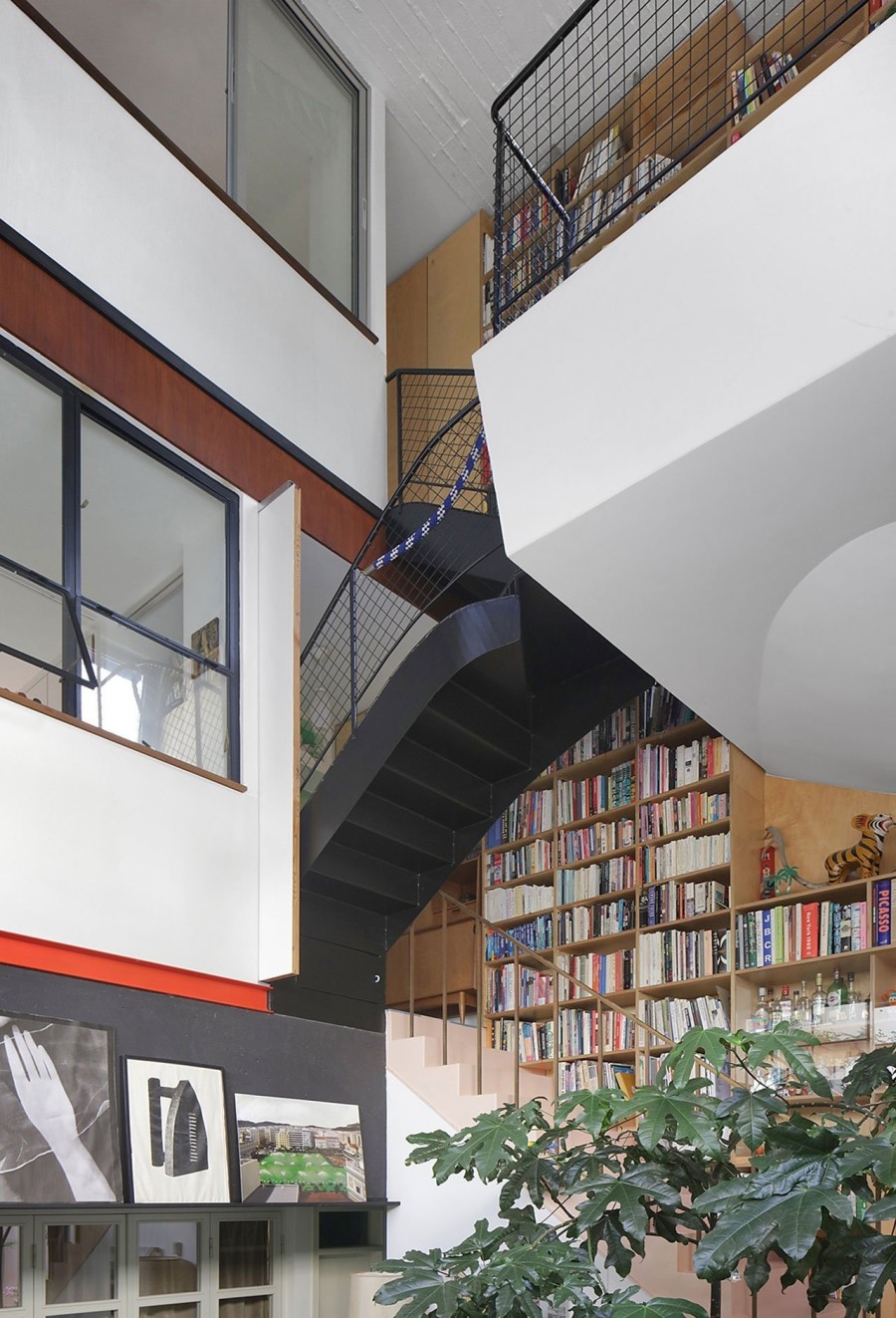 Ένα ιδιαίτερο αρχιτεκτονικό δημιούργημα στα Πετράλωνα προσφέρει μια ξεχωριστή εμπειρία σπιτιού- Φωτογραφία 6