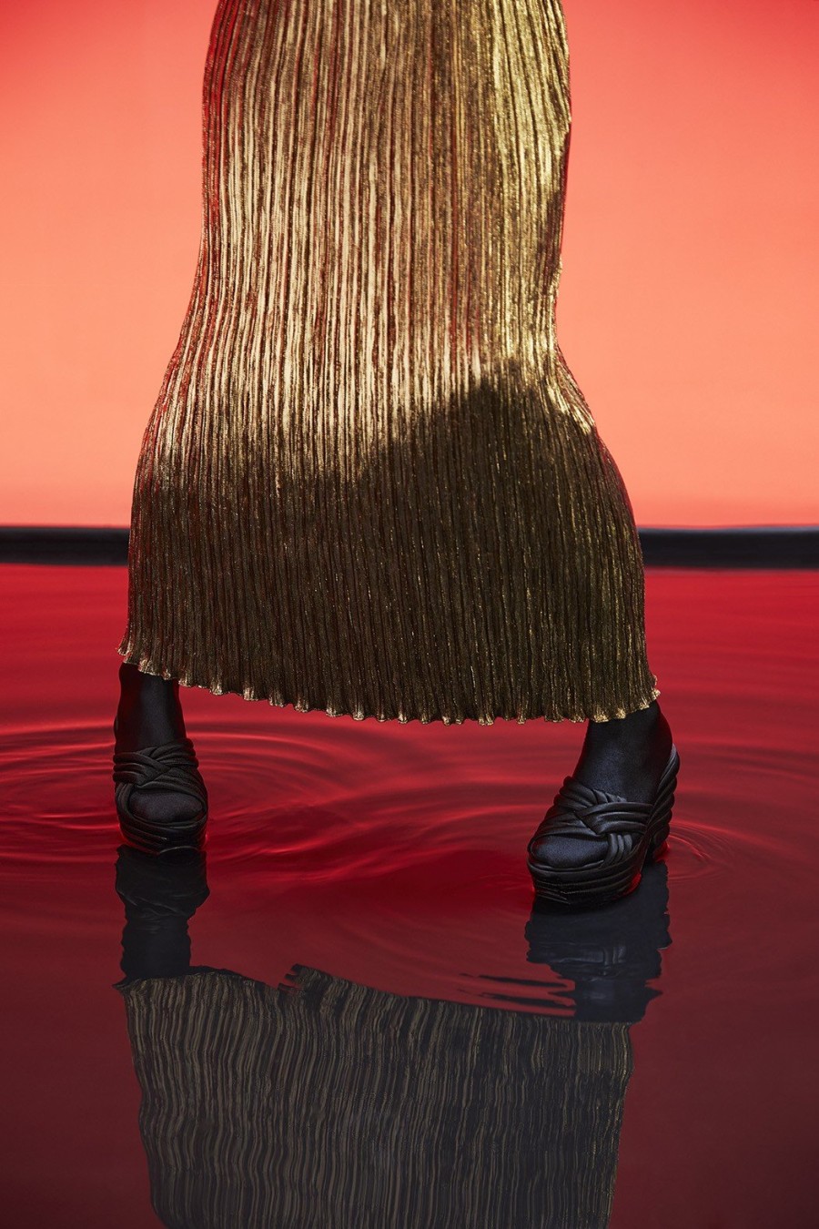 Σε αυτή τη νέα high fashion καμπάνια, η υψηλή αισθητική γίνεται «ένα» με τη Φύση και την Τέχνη- Φωτογραφία 5