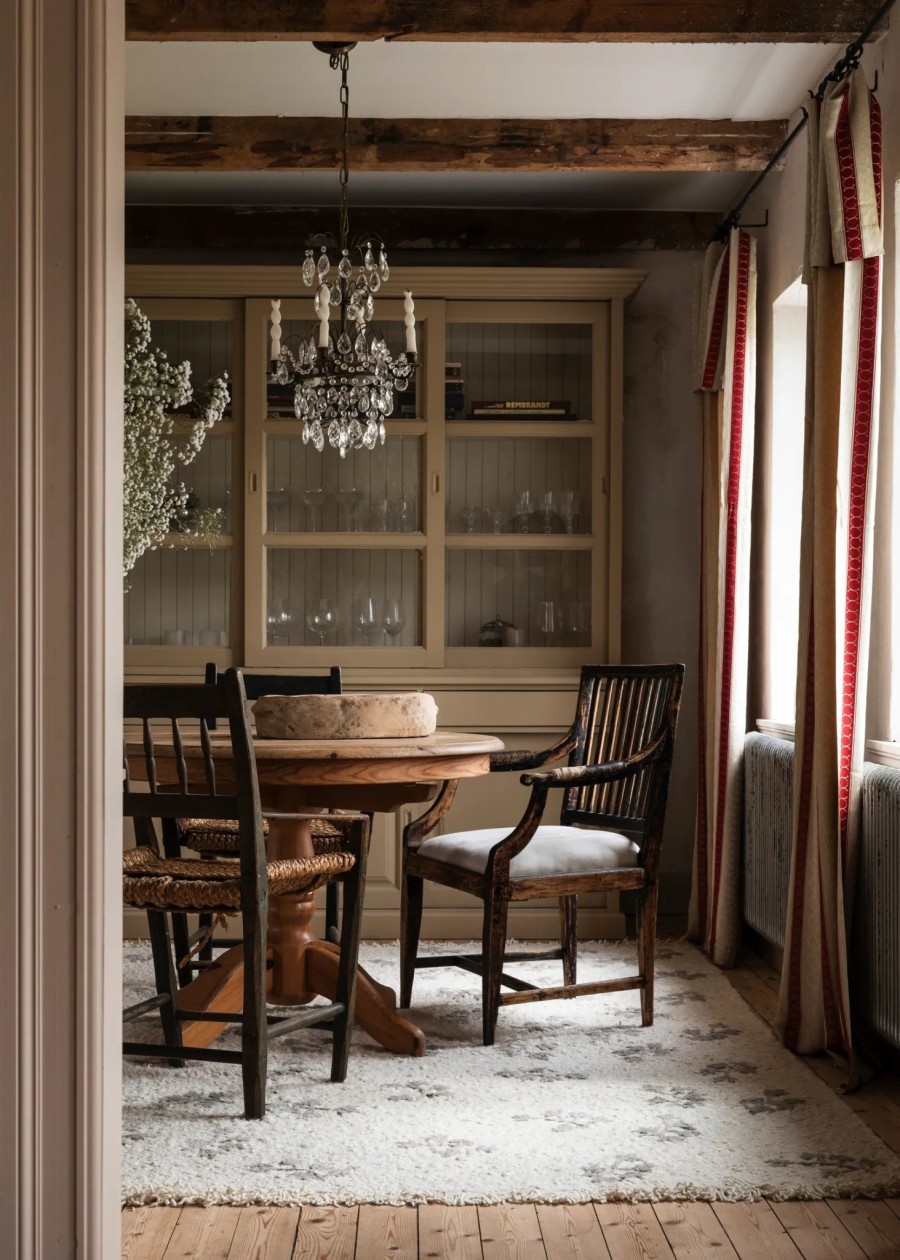 Οι αντίκες και οι cozy γωνίες έχουν την τιμητική τους σε αυτήν την ιδιαίτερη κατοικία στη Σουηδία- Φωτογραφία 3