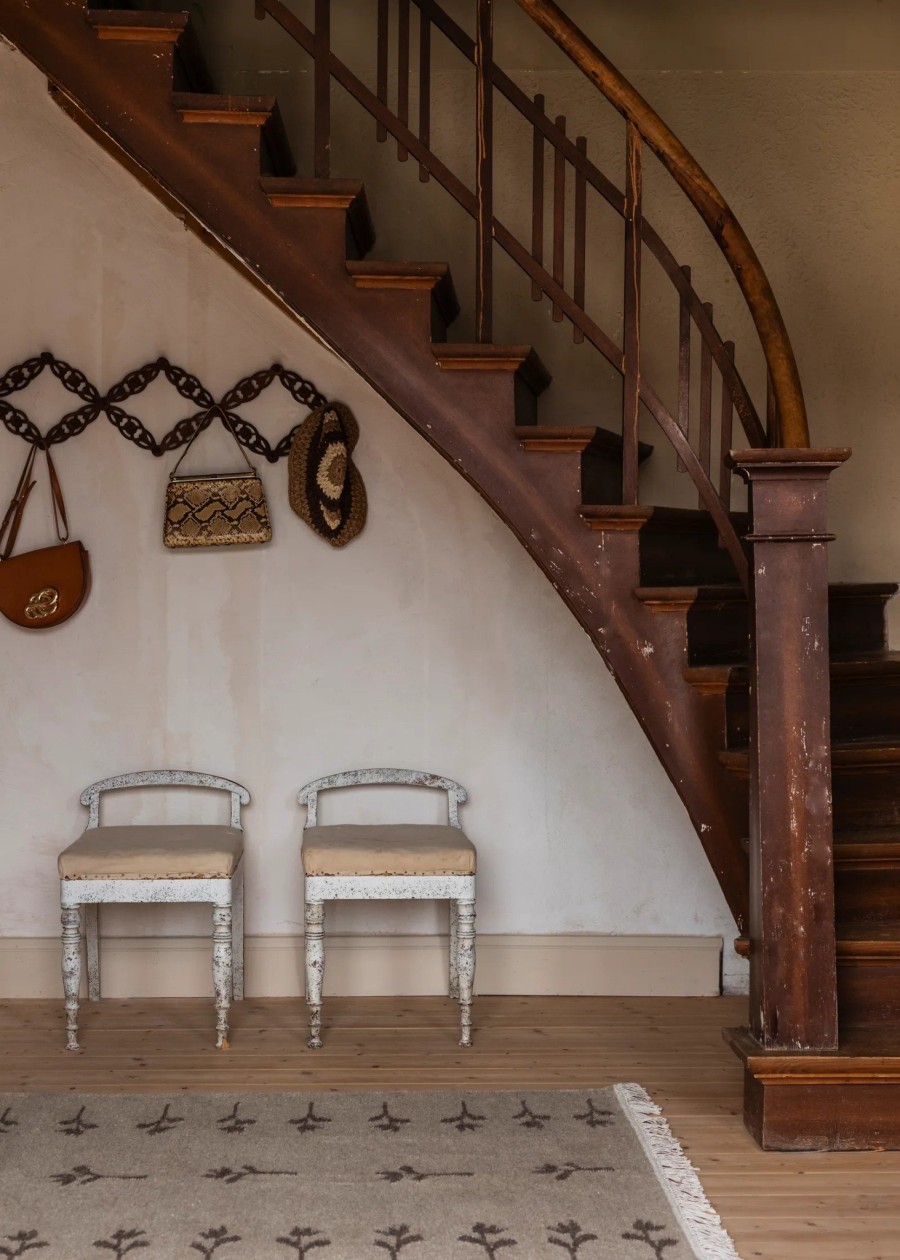 Οι αντίκες και οι cozy γωνίες έχουν την τιμητική τους σε αυτήν την ιδιαίτερη κατοικία στη Σουηδία- Φωτογραφία 1