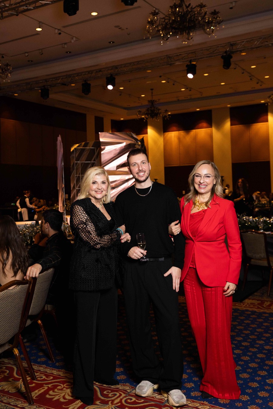 Στο fashion charity event της Zeus+Dione με το Μ.Α.Ζ.Ι. παρουσιάστηκε μέρος της συλλογής Resort ‘24- Φωτογραφία 17