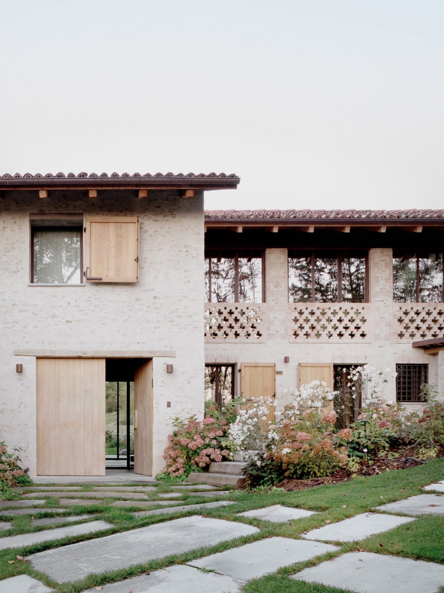 Ένα ιστορικό αγρόκτημα στη Βόρεια Ιταλία μεταμορφώθηκε στο κομψό σπίτι και studio ενός fashion designer - Φωτογραφία 7