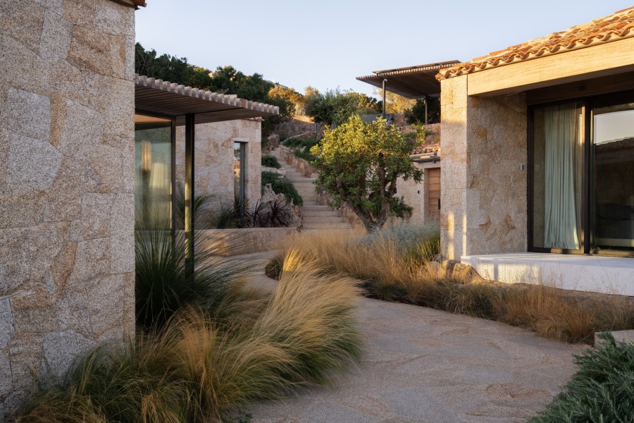 Μια πέτρινη βίλα στη Σαρδηνία ενσαρκώνει το μεσογειακό ονειρικό εξοχικό - Φωτογραφία 4