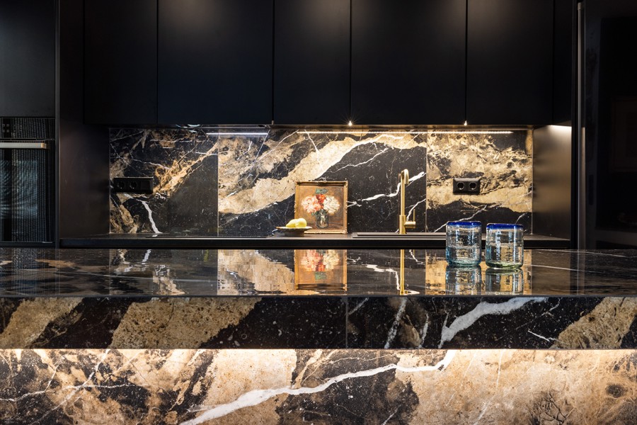 Ένα πρόσφατα ανακαινισμένο διαμέρισμα στο Κολωνάκι γεμάτο Τέχνη- Φωτογραφία 4