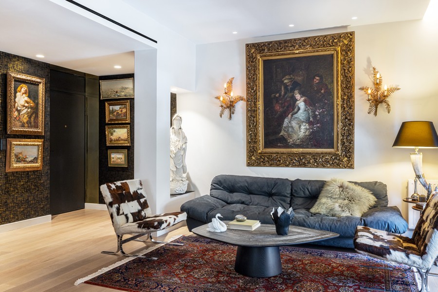 Ένα πρόσφατα ανακαινισμένο διαμέρισμα στο Κολωνάκι γεμάτο Τέχνη- Φωτογραφία 3