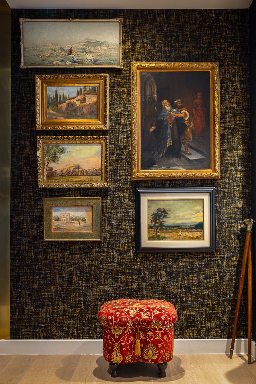 Ένα πρόσφατα ανακαινισμένο διαμέρισμα στο Κολωνάκι γεμάτο Τέχνη- Φωτογραφία 5