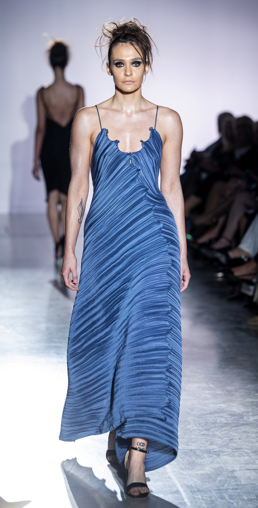 Η επίδειξη μόδας της Δάφνης Βαλέντε με φιλανθρωπικό χαρακτήρα στο MOMus της Θεσσαλονίκης - Φωτογραφία 3