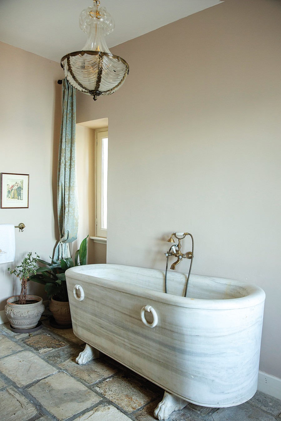 «Χαθείτε» στην έπαυλη της οικογένειας Γερακάρη στο Κοντοκάλι της Κέρκυρας που έκλεψε τις εντυπώσεις στη σειρά του BBC “The Durrels”- Φωτογραφία 5